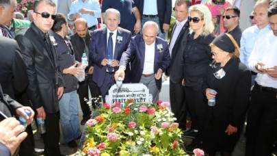 "Aslanoğlu, yeri doldurulamayacak örnek bir siyasetçiydi"