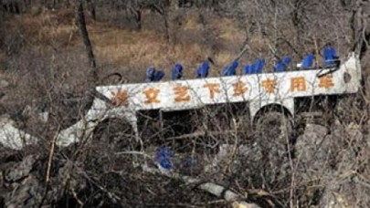 Otobüs uçuruma yuvarlandı: 35 ölü