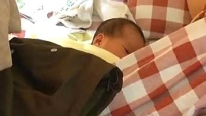 İnternet Kafede Doğum Yaptı, Oyun Oynamaya Devam Etti!