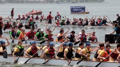 KÜÇÜKÇEKMECE GÖLÜ’NDE ÜNİÇEK COŞKUSU