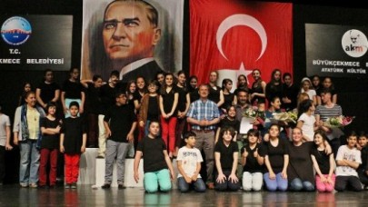 Büyükçekmeceli tiyatrocular sezonu noktaladı