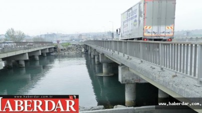 Köprüler yıkıldı!