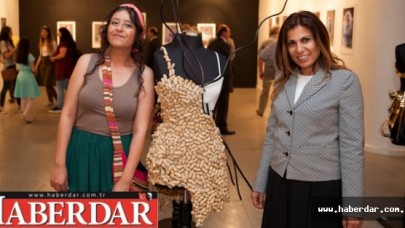 MISIR VE MAKARNADAN GECE ELBİSESİ YAPTILAR