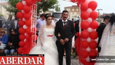 10 Yıl Sonra Üç Çocukla Düğün Yaptılar