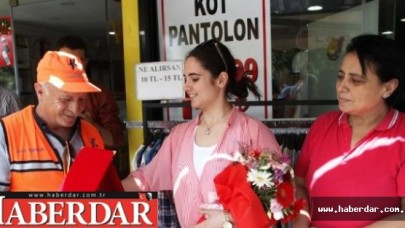 Temizlik İşçisine Esnaftan Plaket