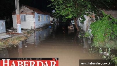 Edirne ve Çanakkale sağanak yağışa teslim oldu