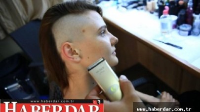 Paramparçanın Hazalı Dizi İçin Saçlarını Kazıttı