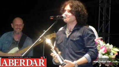 Yüksek Sadakat Atatürk heykelciği aldı