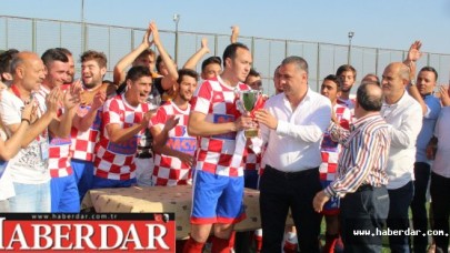 Celaliye Spor şampiyonluk kupasını aldı!