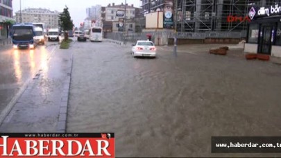 Şiddetli Yağış! E-5 Trafiğe Kapandı