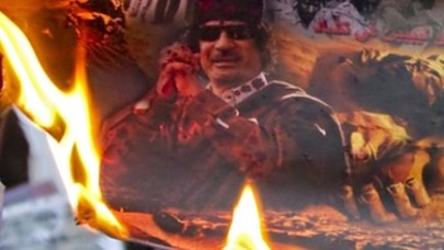 Kaddafi bomba yağdırıyor