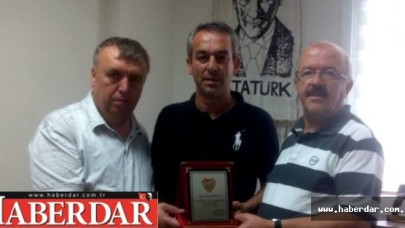 Tonta’dan teknik ekibe plaketi