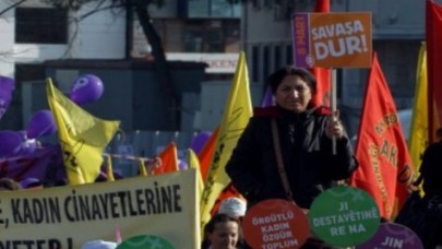 Kadınlar 'egemen şiddete' karşı meydandaydı