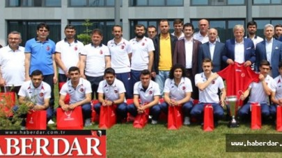 Sessiz sedasız, şampiyon oldular