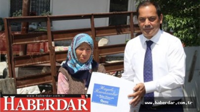 Bakırköyde Roman vatandaşlara yardım