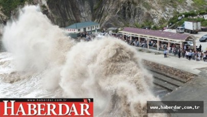 Bu dalgalar 20 bin kişiyi evinden etti