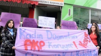 Üniversiteli kızlardan Engiç Ardıç'a tepki