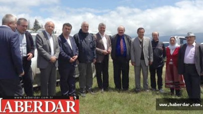 Yakup Akkaya Güzelcede halkla bayramlaştı