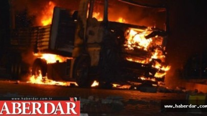 PKK Yol Kesip, 7 TIRı Yaktı
