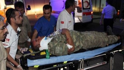 Diyarbakırda Askeri Araca Saldırı: 2 Şehit, 1i Ağır 4 Yaralı