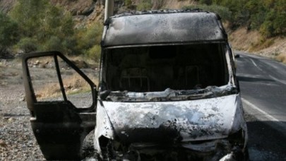 Sarıkamışta Teröristler 4 Aracı Ateşe Verdi