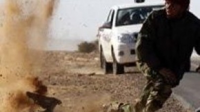 Kaddafi kaybettiği kentleri tek tek geri alıyor