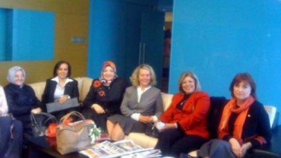 AK Partili kadınların fotoğraf tartışması