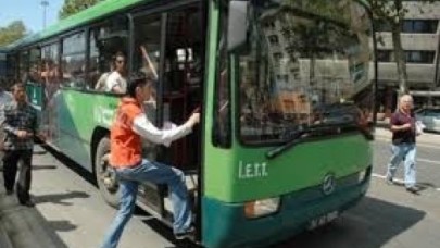 Otobüse binenlere doğum günü sürprizi