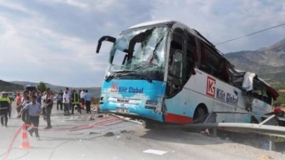 Tur Otobüsü Takla Attı: 4 Ölü