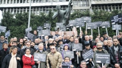 Gazetecilere baskıya protesto