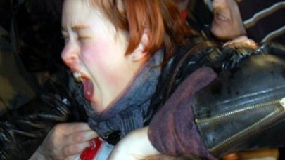 'Çantanı değil, seni elliyorum'