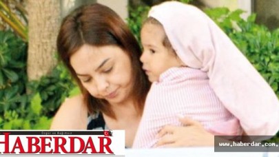 Ebru Gündeş kızıyla tatilde