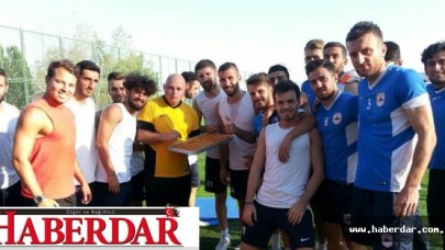 Çatalcaspor’a Tuğba Uzun’dan tatlı moral