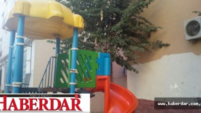 ÇOCUK PARKI TEHLİKE SAÇIYOR!