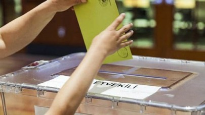 Seçim istifaları peş peşe geldi