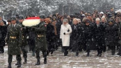 Asker eşlerinden Anıtkabir'e ziyaret