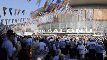 AKP kongresi için binlerce kişi Arenada