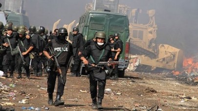 Güvenlik güçleri turist konvoyunu vurdu