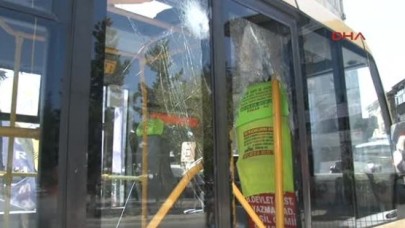 E-5te Minibüsleri Taşladılar