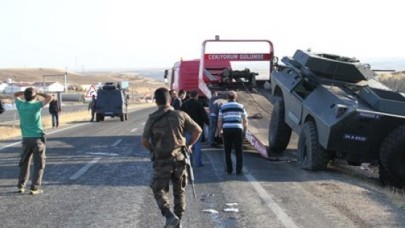 Panzer, kamyonetle çarpıştı: 1 şehit, 11 yaralı