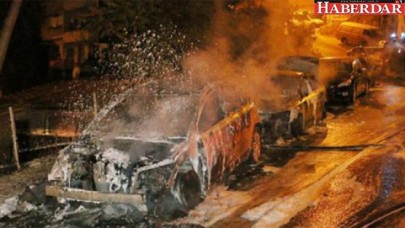 Beyoğlunda araçlar kundaklandı