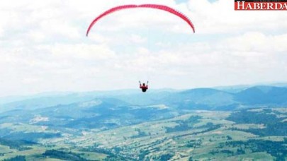 İsrailli Arap yamaç paraşütüyle Suriye’ye uçtu