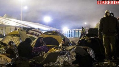 Yüzlerce sığınmacı Avusturya sınırında bekliyor