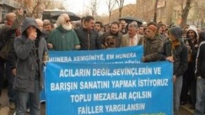 Aydınlardan toplu mezar eylemi