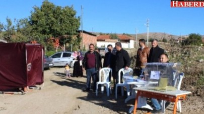 Eskişehirde Sokak Ortasında Oy Kullandılar