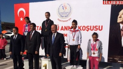 KÜÇÜKÇEKMECELİ DİLAY TÜRKİYE BİRİNCİSİ