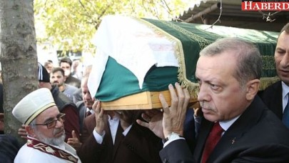 Erdoğan, Çatalca Eski İlçe Başkanının Tabutunu Omuzladı