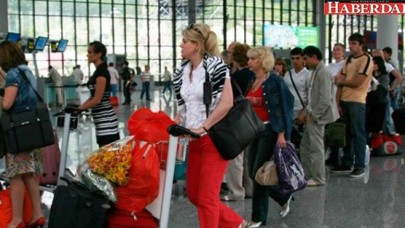 Ruslar Türkiye tatillerini iptal ediyor