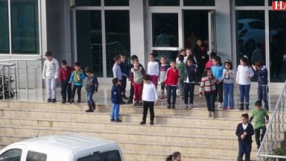 Okula girdi, öğretmeni vurdu