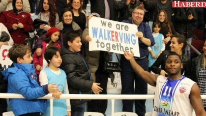 Oyunculara pankartlı sevgi seli